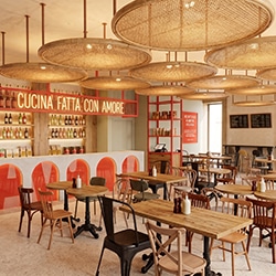Restaurant avec tables et luminaires