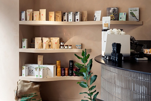 Produits présentés sur des étagères